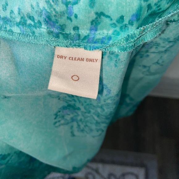 Peacock and floral 2 piece silk and velvet top set - Picture 2 of 10